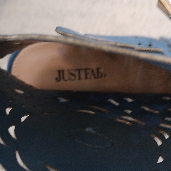 JUSTFAB HEEL SHOES, BLUE COLOR, FLORAL DESIGN, FRONT LACES. - Picture 11 of 12